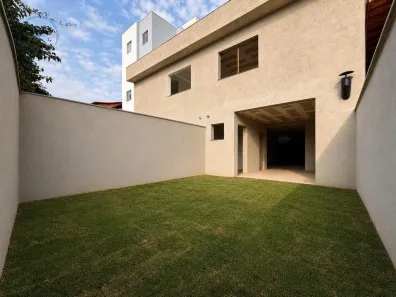 Casa com 3 Quartos à venda, 90m² no Planalto, Belo Horizonte