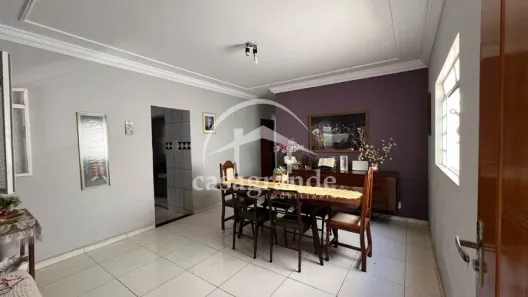Casa com 2 Quartos à venda, 100m² no Santa Mônica, Uberlândia