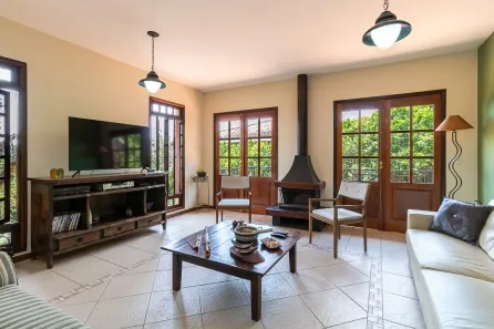 Casa de Condomínio com 4 Quartos à venda, 300m² no Jardim Indaiá, Embu das Artes