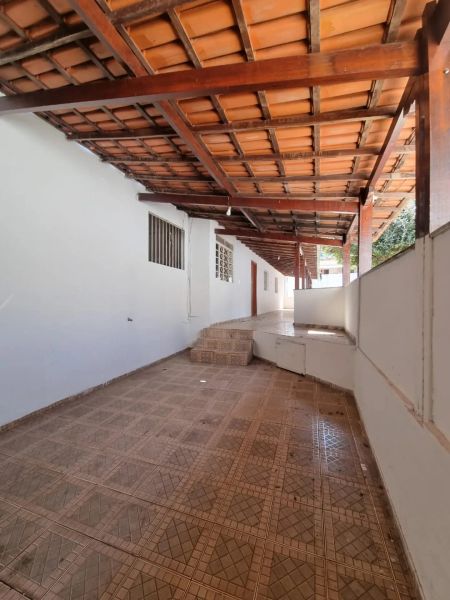 Casa com 4 quartos — Santa Mônica, Belo Horizonte