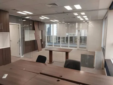 Sala Comercial para alugar, 303m² no Jardim das Acácias, São Paulo