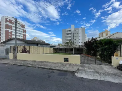Casa com 2 Quartos para alugar, 50m² no Barreiros, São José