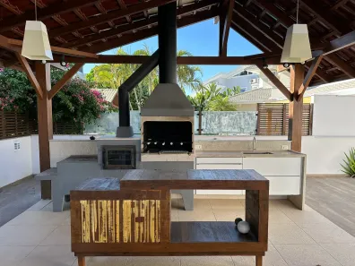 Casa com 5 Quartos para alugar, 600m² no Jurerê Internacional, Florianópolis