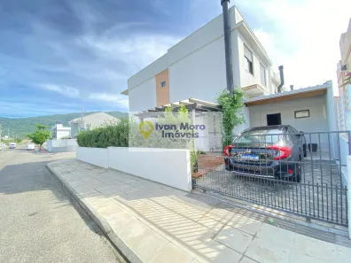 Casa com 3 Quartos à venda, 166m² no São João do Rio Vermelho, Florianópolis
