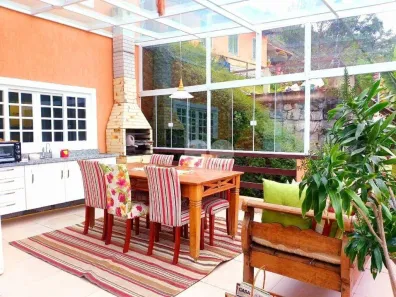 Casa de Condomínio com 3 Quartos à venda, 300m² no Itaipava, Petrópolis
