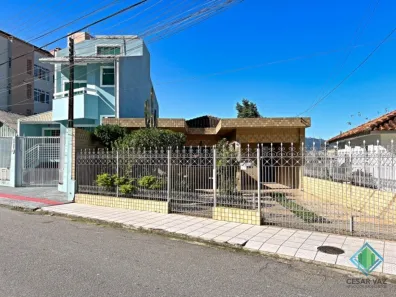 Casa com 4 Quartos à venda, 158m² no Balneário, Florianópolis