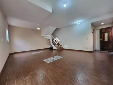Casa de Condomínio com 4 Quartos para alugar, 130m² no Jardim Santa Maria, Jacareí