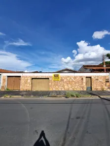 Casa com 3 Quartos à venda, 296m² no Vila Santa Helena, Goiânia
