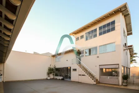 Casa com 5 Quartos à venda, 500m² no Parque Residencial Alcântara, Londrina