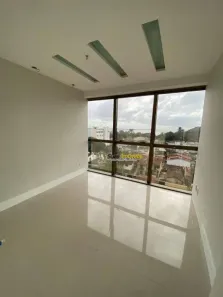 Sala Comercial à venda, 32m² no Imbetiba, Macaé