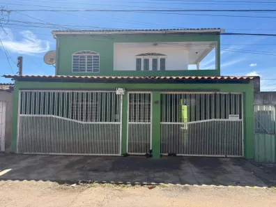 Sobrado com 4 Quartos à venda, 182m² no Taguatinga Norte, Brasília