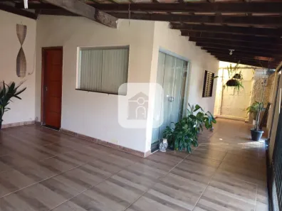 Casa com 5 Quartos à venda, 220m² no Gutierrez, Araguari