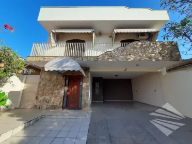 Sobrado com 4 Quartos à venda, 323m² no Centro, Taubaté