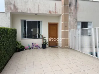 Casa de Condomínio com 2 Quartos à venda, 79m² no Itaoca, Guararema