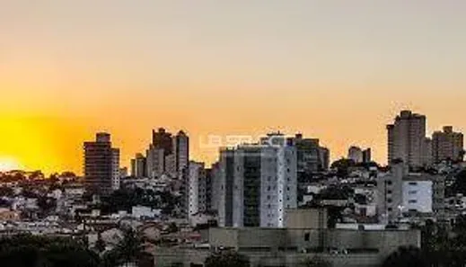 Lote/Terreno à venda, 256m² no São Jorge, Uberlândia