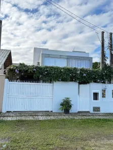 Sobrado com 3 Quartos à venda, 90m² no Canto Grande, Bombinhas