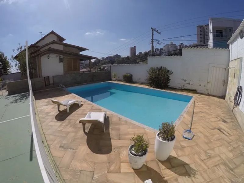 Casa com 4 quartos — Ouro Preto, Belo Horizonte
