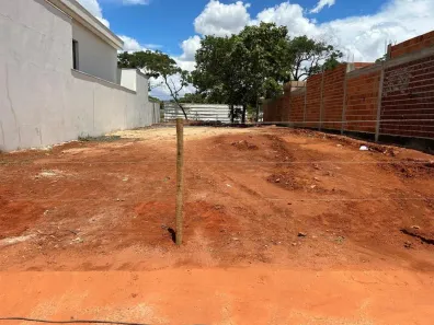 Lote/Terreno à venda, 400m² no Jardim Karaíba, Uberlândia