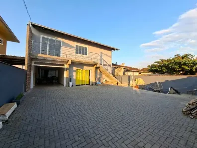 Apartamento com 2 Quartos para alugar, 90m² no João Costa, Joinville