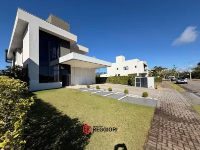 Casa de Condomínio com 4 Quartos à venda, 440m² no Centro, Camboriú