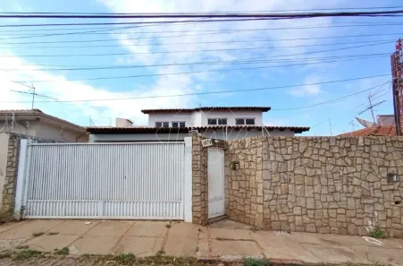 Sobrado com 5 Quartos para alugar, 255m² no Centro, Araraquara