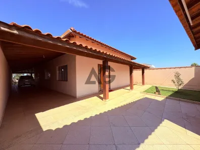 Casa com 3 Quartos à venda, 250m² no Loteamento Jardim Gustavo, Serra Negra