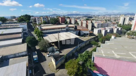 Galpão/Depósito/Armazém para alugar, 2500m² no Nova Cachoeirinha, Belo Horizonte