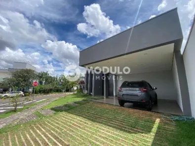 Casa de Condomínio com 3 Quartos para alugar, 250m² no Laranjeiras, Uberlândia