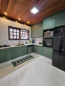 Casa de Condomínio com 3 Quartos para alugar, 270m² no Parque Residencial Itapeti, Mogi das Cruzes