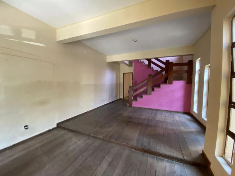 Casa com 4 quartos — Planalto, Belo Horizonte