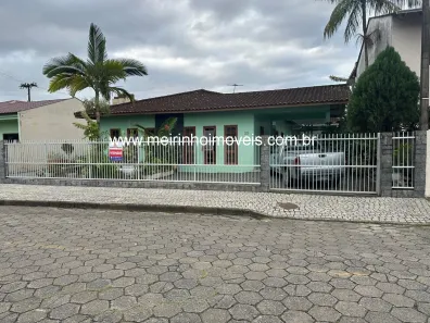 Casa com 3 Quartos à venda, 220m² no Guanabara, Joinville