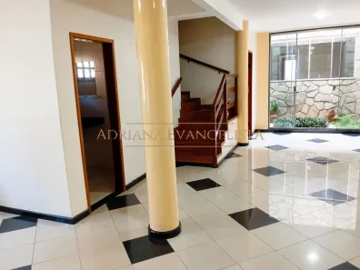 Sobrado com 3 Quartos à venda, 300m² no Vila Santa Isabel, Anápolis