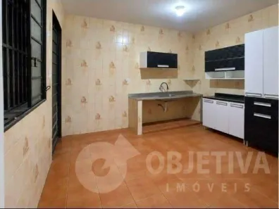 Casa com 2 Quartos para alugar, 80m² no Osvaldo Rezende, Uberlândia
