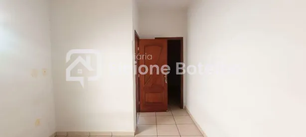 Casa com 3 Quartos para alugar, 60m² no Martins, Uberlândia