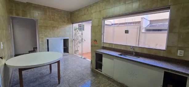 Casa com 4 Quartos para alugar, 300m² no Conjunto Guanabara, Uberaba