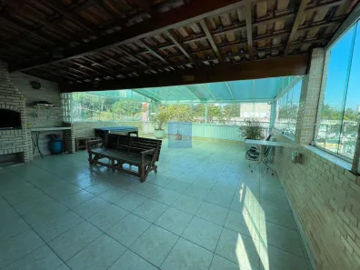 Casa com 3 Quartos para alugar, 210m² no Vila Firmiano Pinto, São Paulo