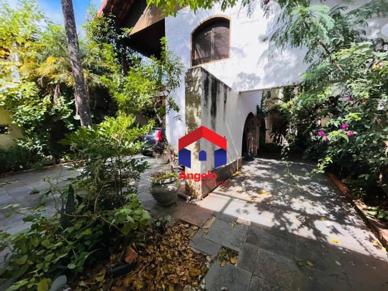 Casa com 5 quartos — Santa Mônica, Belo Horizonte