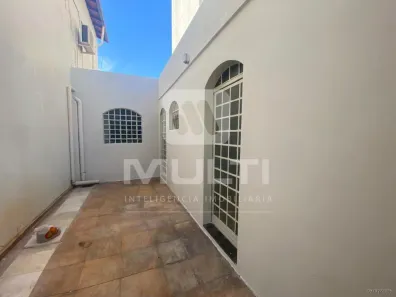 Casa com 2 Quartos para alugar, 60m² no Osvaldo Rezende, Uberlândia