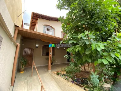 Casa com 4 Quartos à venda, 188m² no Carlos Prates, Belo Horizonte
