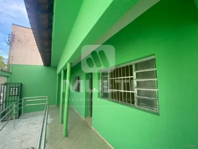Casa com 1 Quarto para alugar, 130m² no Tabajaras, Uberlândia
