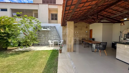 Casa com 5 Quartos à venda, 400m² no Vila União, Fortaleza