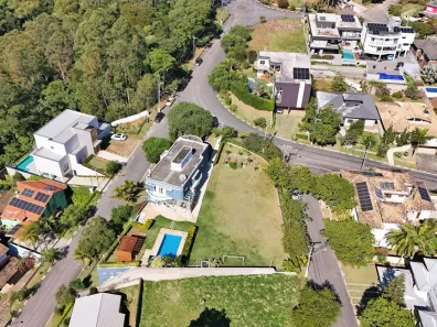 Lote/Terreno à venda, 740m² no Jardim Indaiá, Embu das Artes