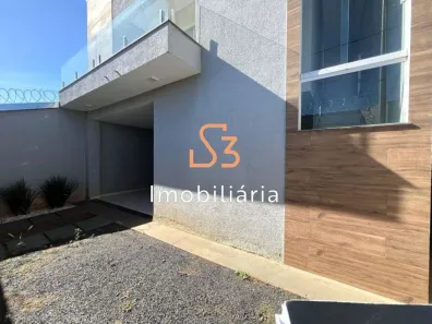 Sobrado com 3 Quartos para alugar, 150m² no Laranjeiras, Uberlândia