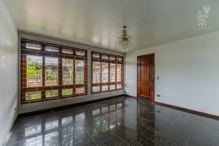 Casa com 3 Quartos para alugar, 110m² no Xaxim, Curitiba