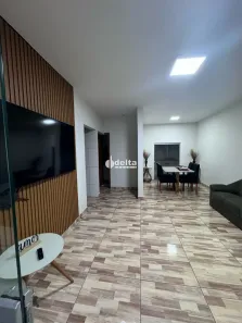 Casa com 3 Quartos à venda, 230m² no São Jorge, Uberlândia