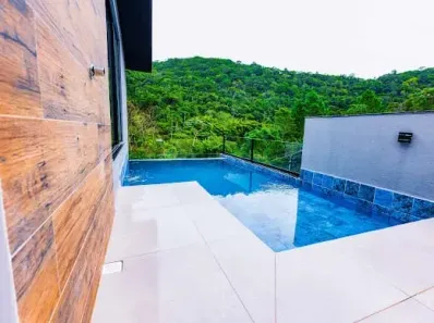 Sobrado com 3 Quartos para alugar, 300m² no Ariribá, Balneário Camboriú