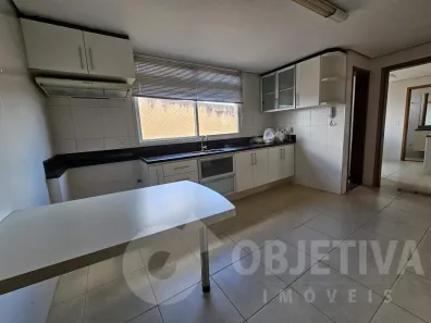 Apartamento com 3 Quartos para alugar, 140m² no Nossa Senhora Aparecida, Uberlândia