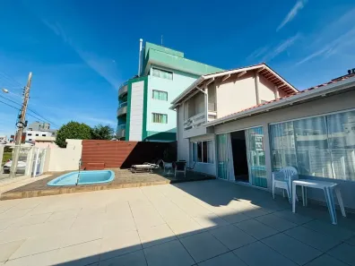 Sobrado com 4 Quartos para alugar, 231m² no Praia De Palmas, Governador Celso Ramos