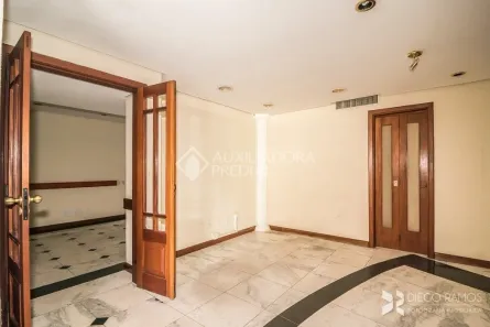 Sala Comercial para alugar, 121m² no Menino Deus, Porto Alegre