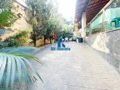 Casa com 5 Quartos à venda, 220m² no Álvaro Camargos, Belo Horizonte